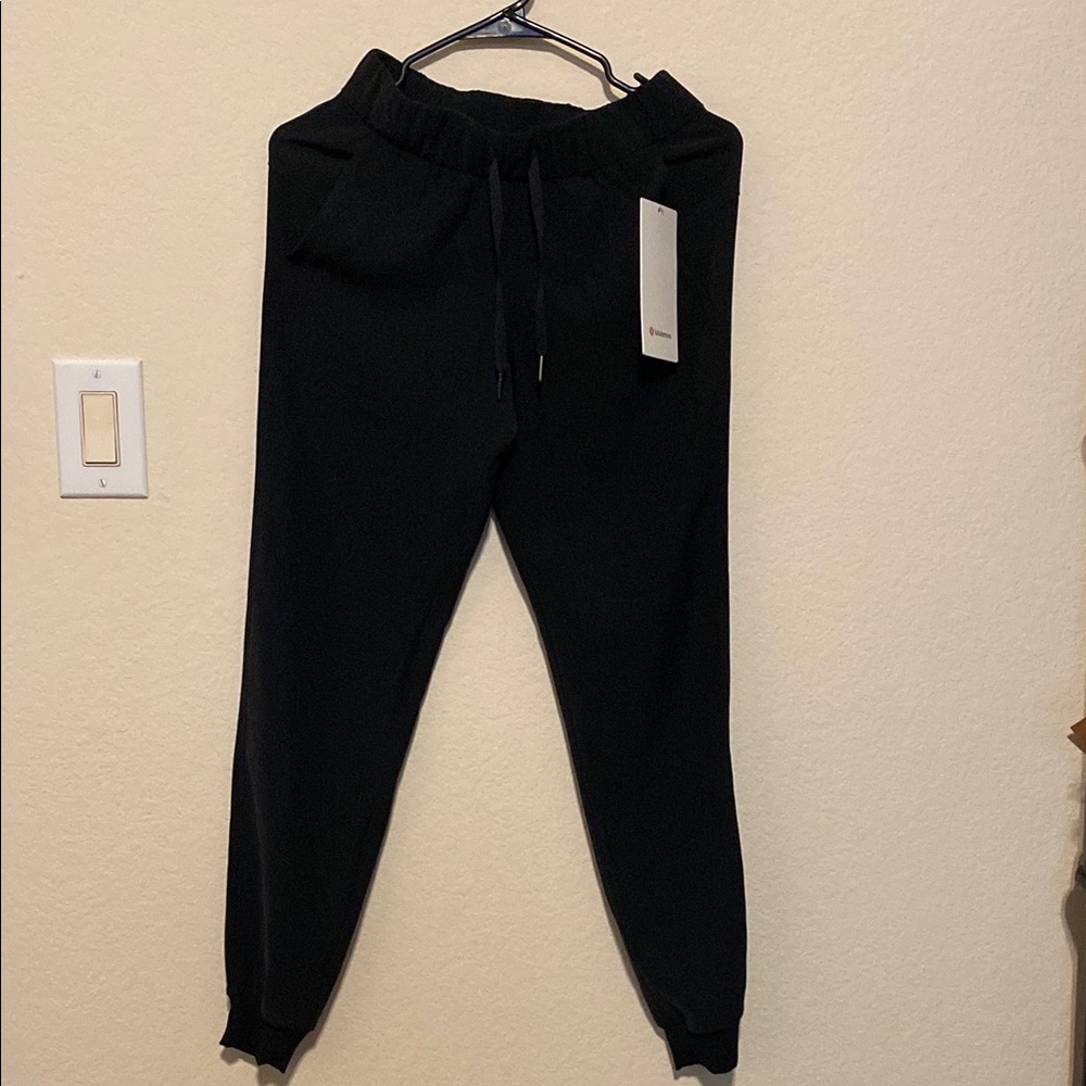 Brand new Lululemon On the fly jogger*woven - Picture 6 of 10